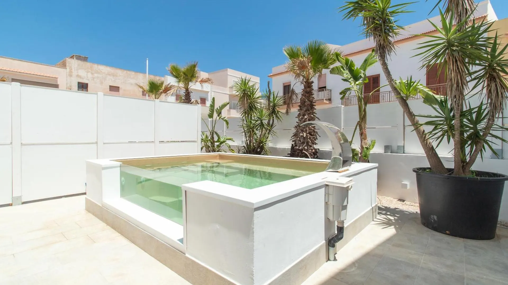 Le Grotte Hotel Lampedusa 0*,